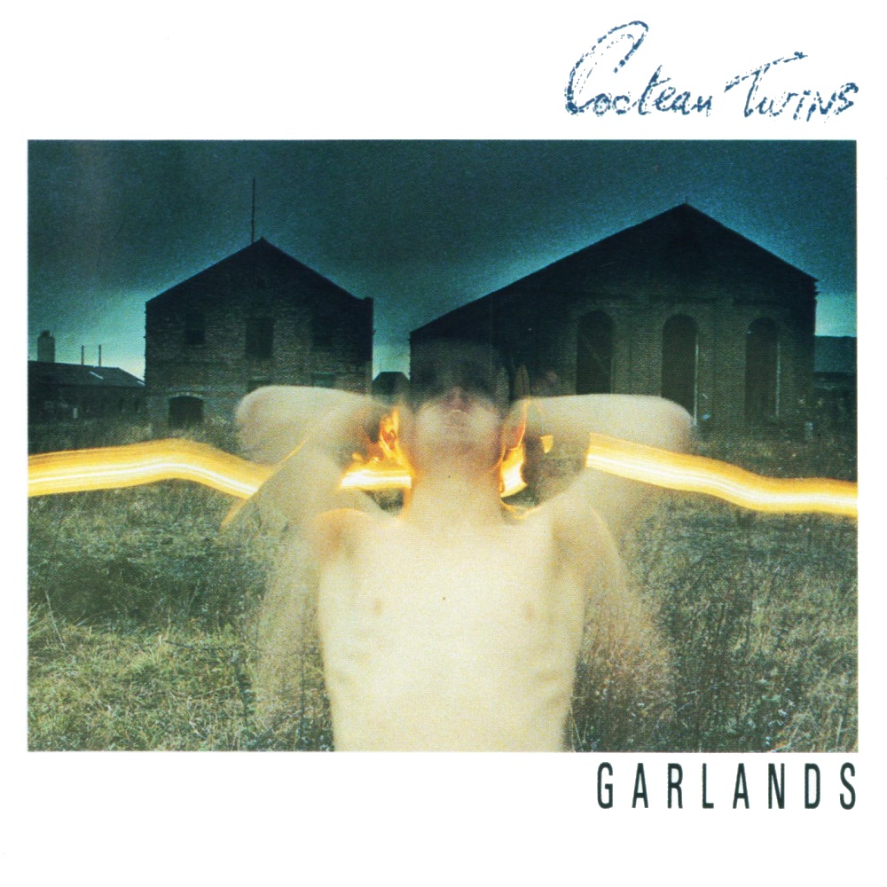 You are currently viewing Cocteau Twins: neste dia, em 1982, “Garlands” era lançado