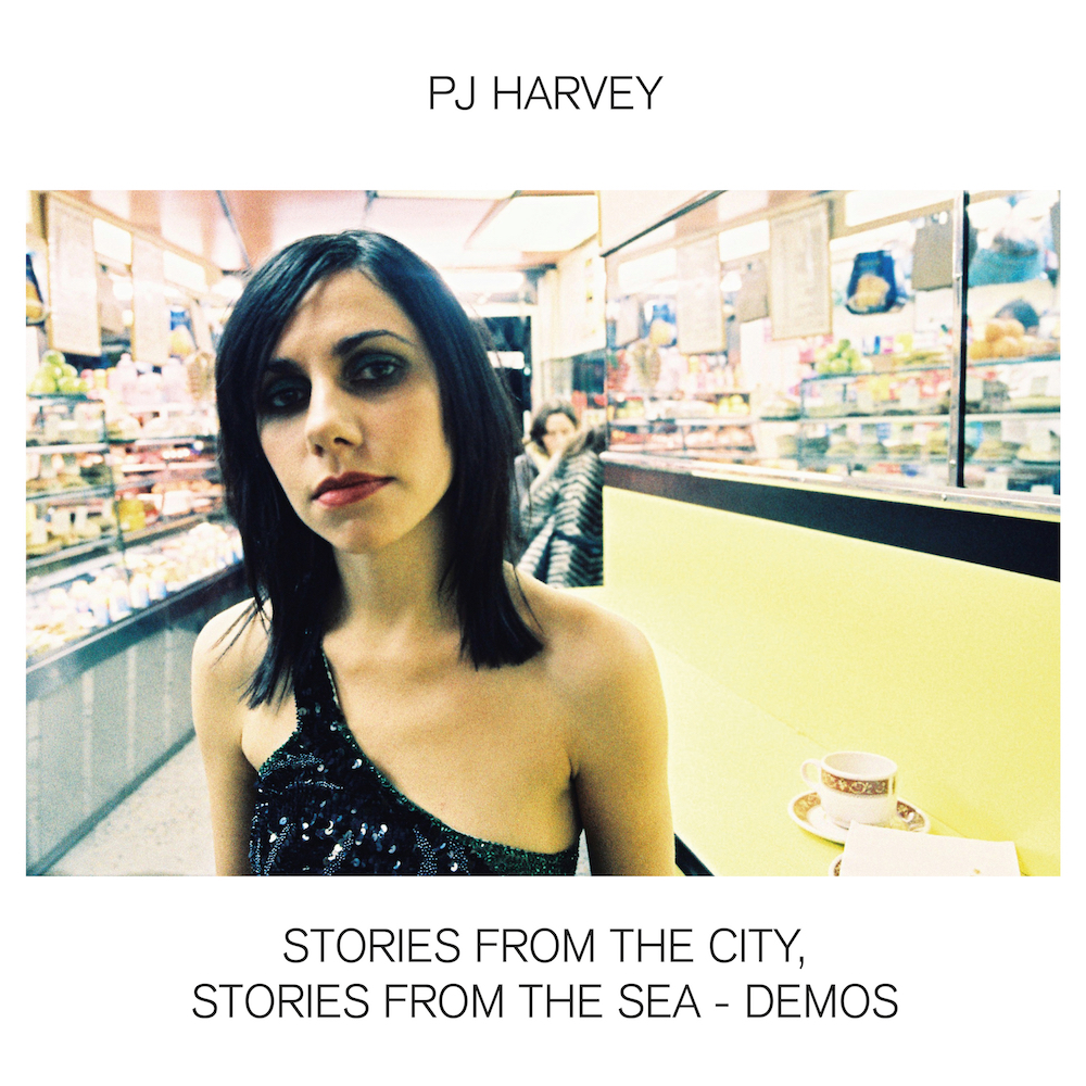 Leia mais sobre o artigo PJ Harvey anuncia reedição de “Stories From The City, Stories From The Sea” em vinil com demos