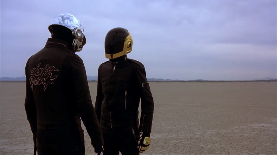 You are currently viewing Daft Punk pendura as chuteiras e solta vídeo “explosivo” de despedida