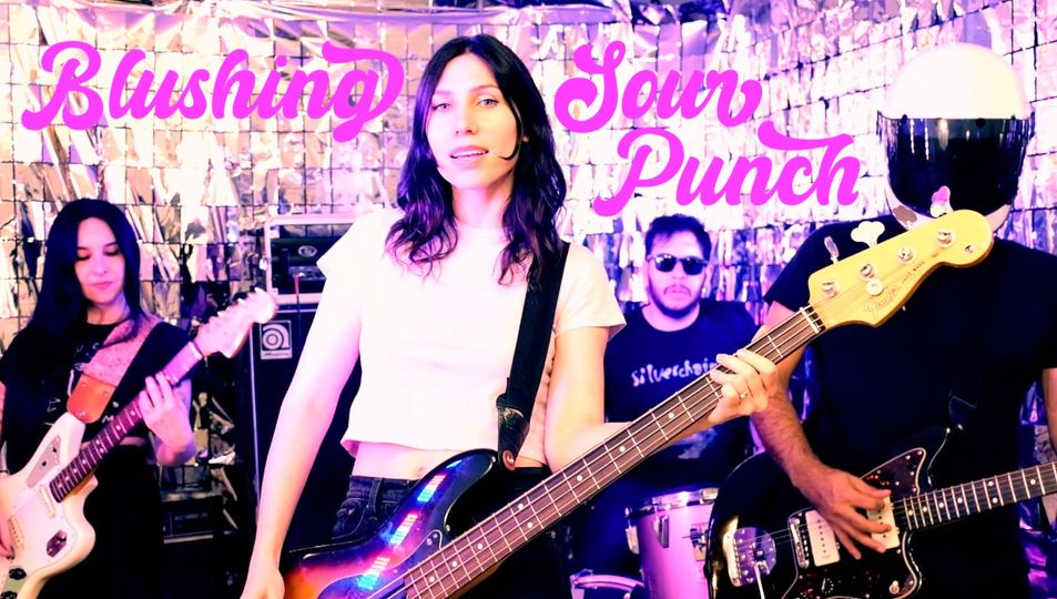 Blushing antecipa novo álbum com o single e videoclipe “Sour Punch”