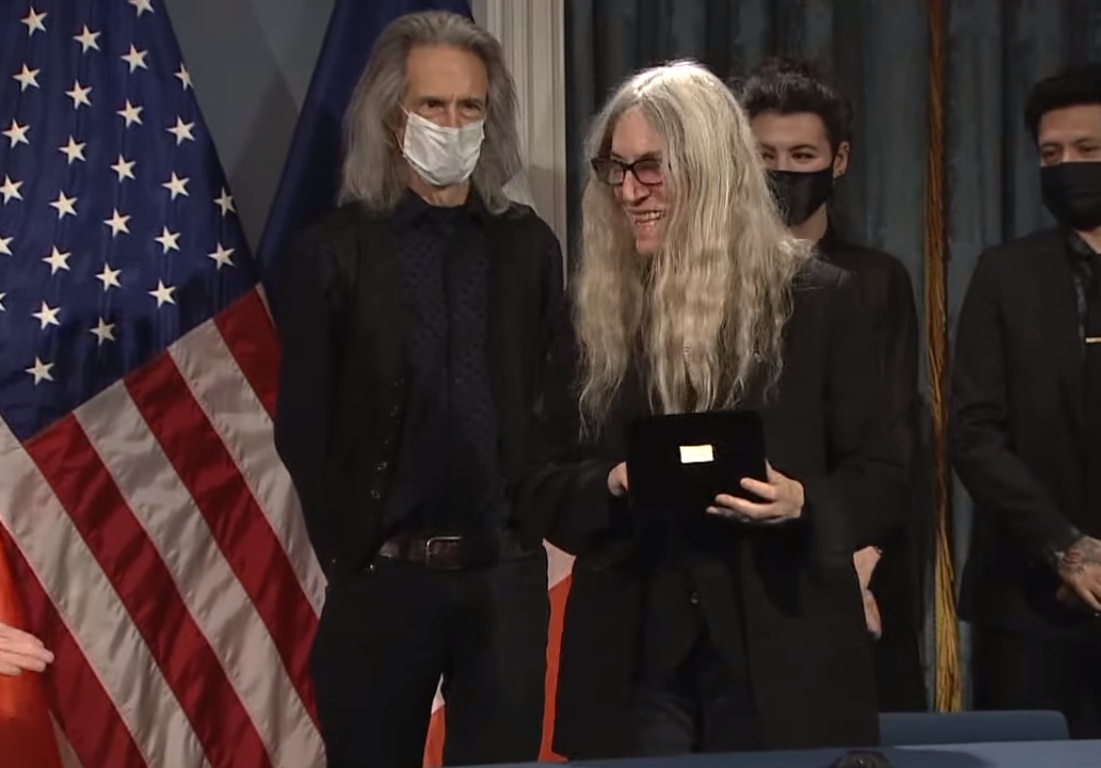 Você está visualizando atualmente Patti Smith é homenageada com a chave da cidade de Nova York