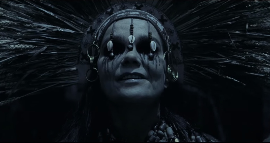No momento você está vendo Björk: veja a artista islandesa no trailer do filme Viking “The Northman”