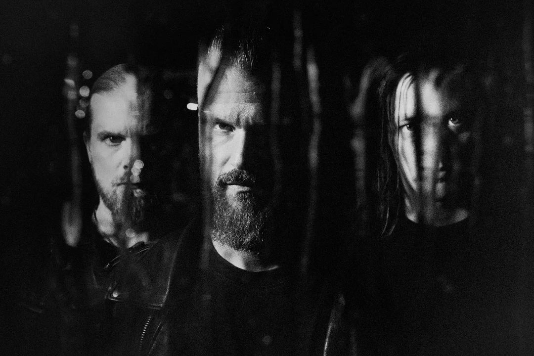 Leia mais sobre o artigo Black Void: membros do Borknagar estreiam projeto punk rock/black metal com o poderoso vídeo “Reject Everything”