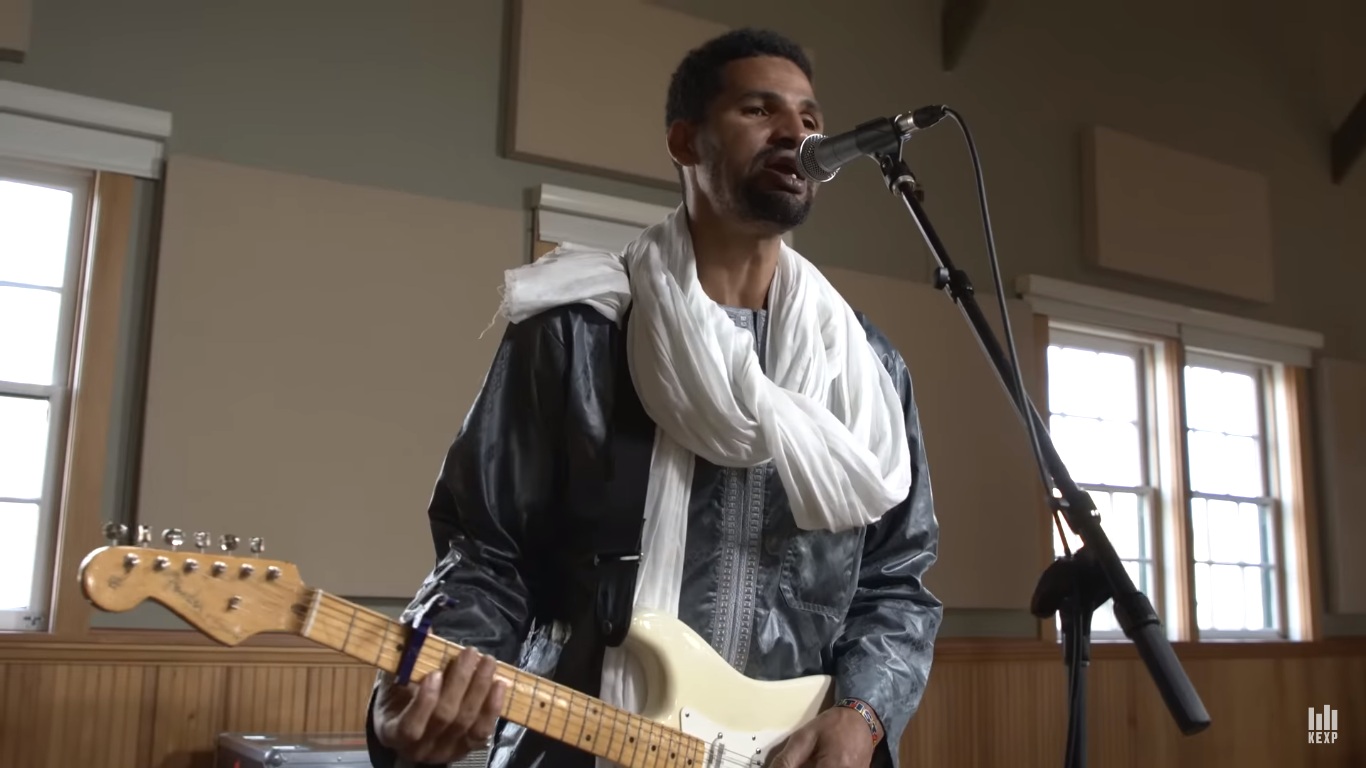 You are currently viewing Mdou Moctar: assista a nova performance na rádio KEXP
