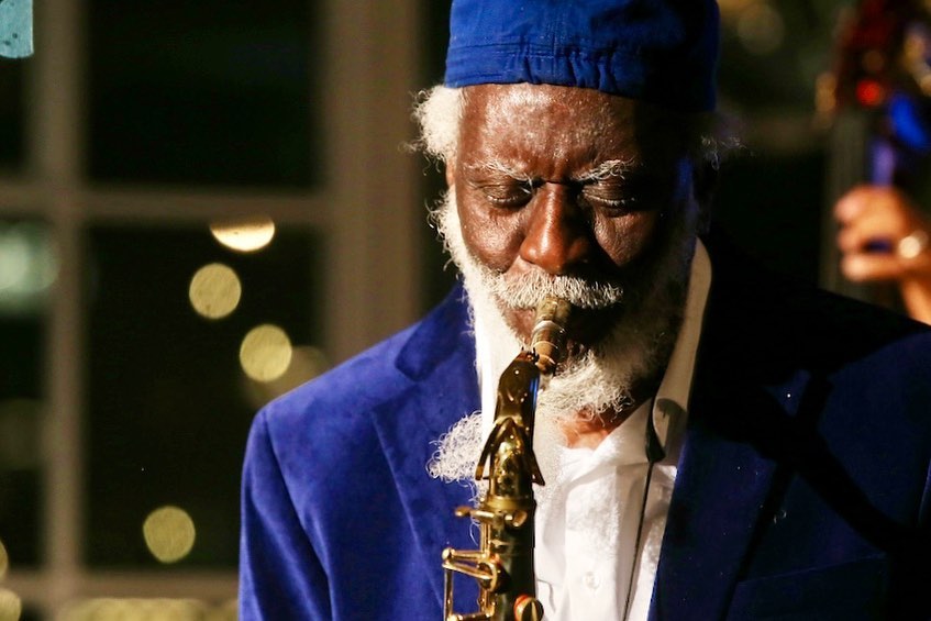 You are currently viewing Morre Pharoah Sanders, pilar do spiritual jazz, aos 81 anos