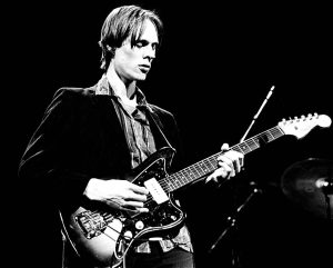 Read more about the article <strong>Morre Tom Verlaine, vocalista e guitarrista do Television, aos 73 anos</strong>