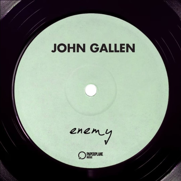 You are currently viewing John Gallen mostra lado o soul do indie pop no single “Enemy”