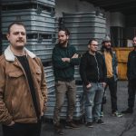 Ellipsis Quintet surpreende ao abordar folk, metal e progressivo em “Home Not (Σκοτεινό Νερό)”