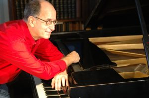Leia mais sobre o artigo Escalado para o Rock in Rio 2024, pianista Antonio Adolfo lança álbum tributo a Cole Porter