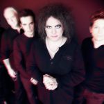 Finalmente: The Cure anuncia primeiro álbum em 16 anos e libera seu novo single “Alone”