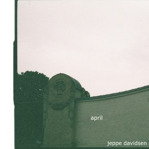 Leia mais sobre o artigo Jeppe Davidsen (First Flush) iça voo solo com traços de shoegaze; ouça “April”